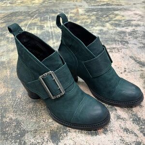 John Fluevog Green Ankle Boots with Buckle size 8.5